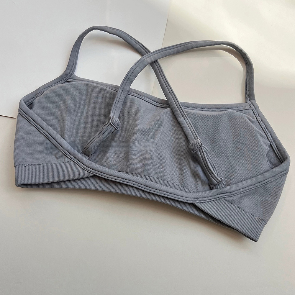 เสื้อชั้นในกีฬาแบบไร้ตะเข็บ ดี - Sports Bra High Impact บทวิจารณ์และราคา